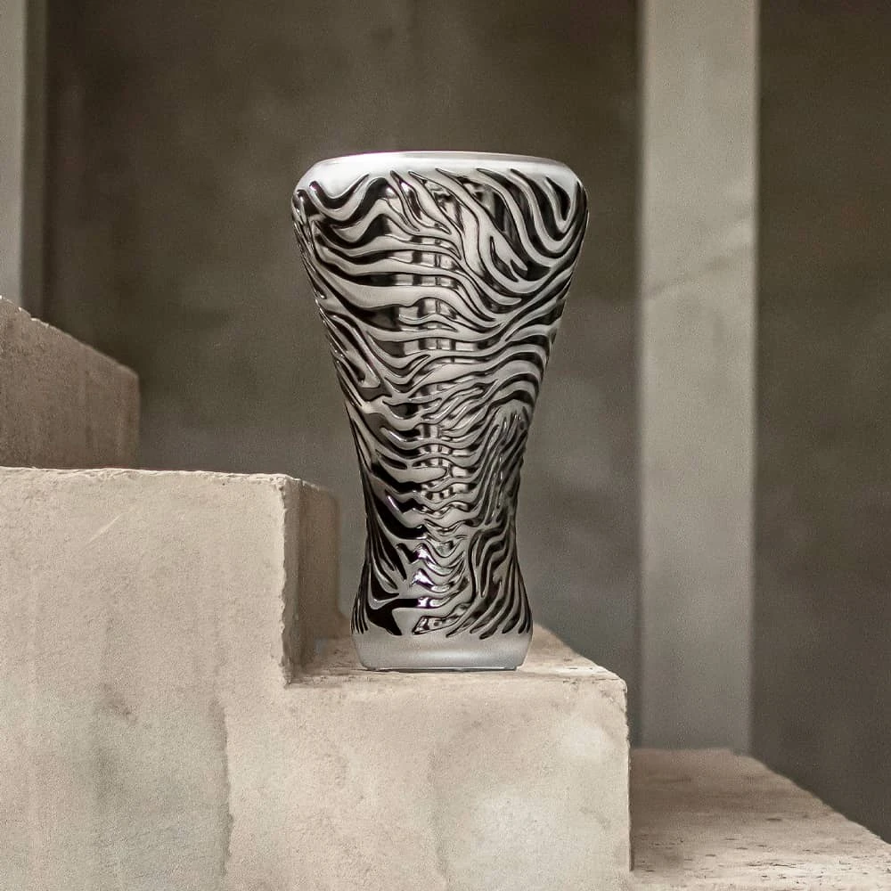 Vase Zèbre Incolore émaillé Noir 28 Ex Lalique 2 Vase Zèbre Incolore émaillé Noir 28 Ex Lalique – Image 2