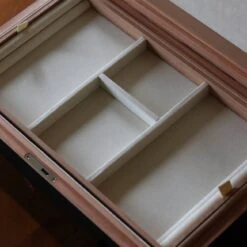 Lalique Maison Black Lacquer & Red Crystal Dragon Jewelry Box - Limited Edition 88 -OBJETS DÉCORATIFS CRISTAL boite dragon laliue