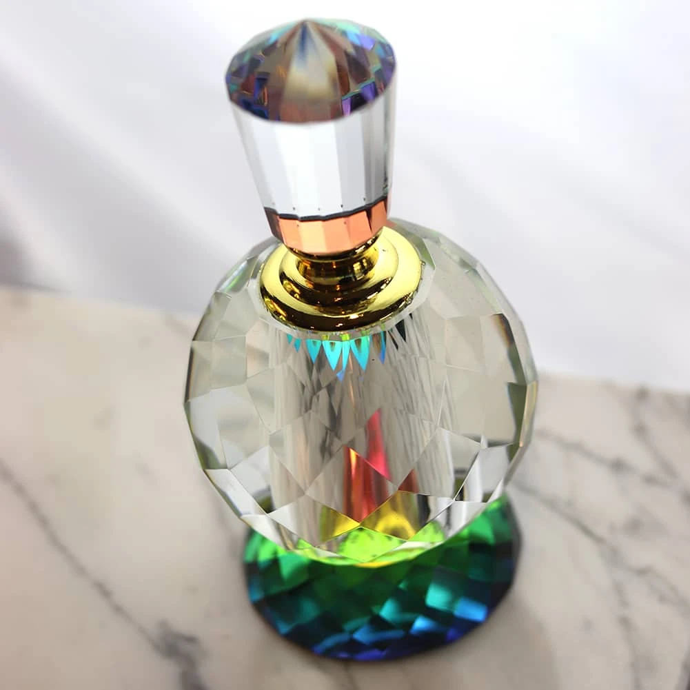 Flacon à Parfum de Luxe en Cristal Taillé - Modèle N°3 2 Flacon à Parfum de Luxe en Cristal Taillé - Modèle N°3 – Image 2