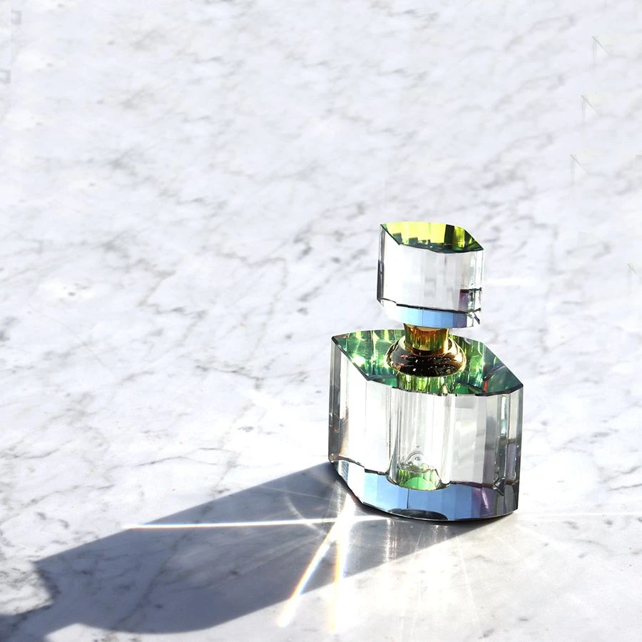 Flacon à Parfum en Cristal Géométrique avec Tige Applicatrice 1 Flacon à Parfum en Cristal Géométrique avec Tige Applicatrice