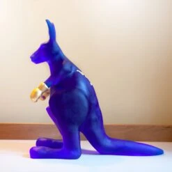 Kangourou Wally De Yves Henry Daum -OBJETS DÉCORATIFS CRISTAL kangourou bleu daum 2