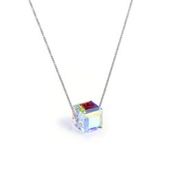 Pendentif Cube en Cristal Irisé et Collier en Acier Inoxydable